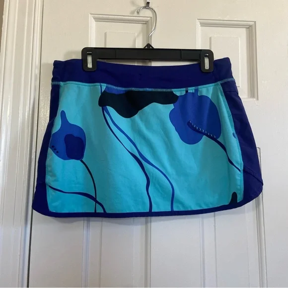 Patagonia Athletic Skort with Shorts in Blue Floral - Medium - Picture 6 of 6